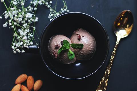 Vegan No-Churn Chocolate Ice Cream