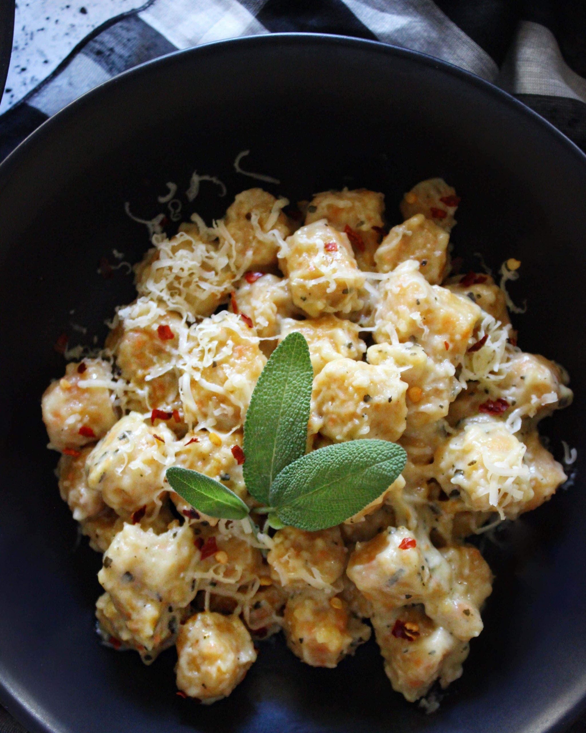 Süßkartoffel-Gnocchi mit veganer Super-Pilz-Salbei-Sauce – BoKU® Superfood